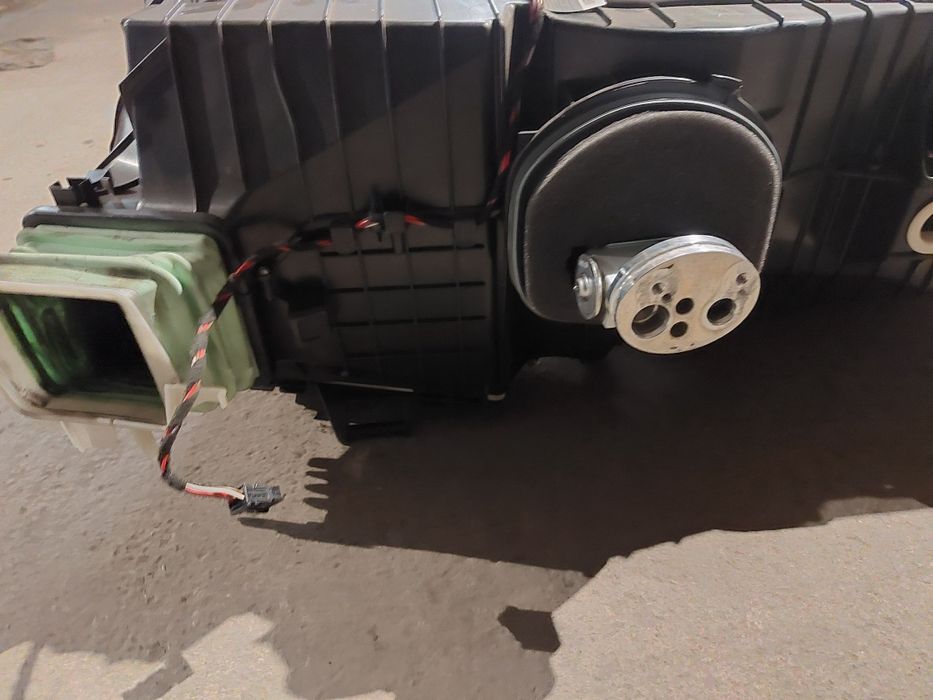 Carcasa aeroterma bord BMW F10 F11 Cod 9202574