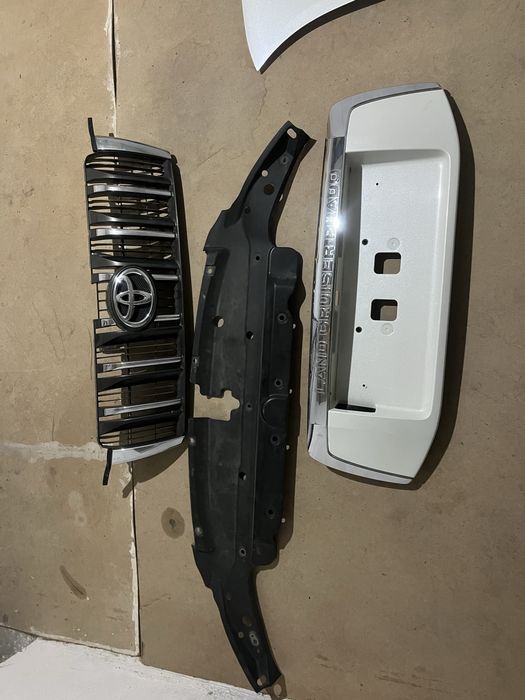Решетка радиатора Toyota LC Prado 150