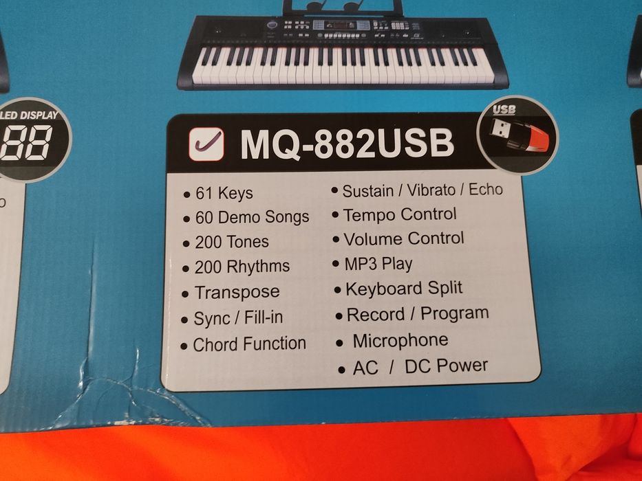 Синтезатор новый. Полупрофессиональный.