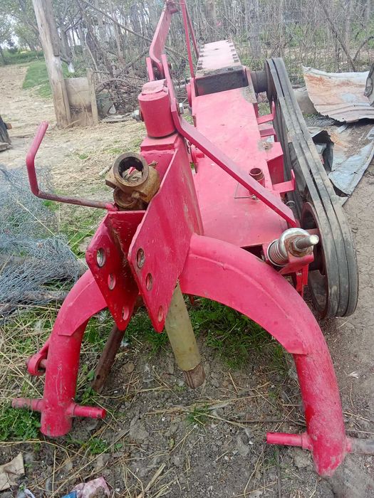 Vînd sau schimb cu masina tractor ford 3000
