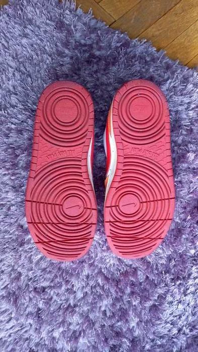 Teniși Nike cu talpă joasă