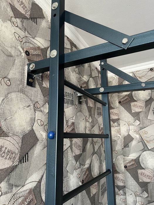 Продам шведскую стенку(турник + лестница) в отличном состоянии.