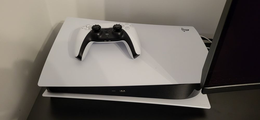 Consola PlayStation 5 PS5 B-Chassis + 5 Jocuri + Tastatură Controller