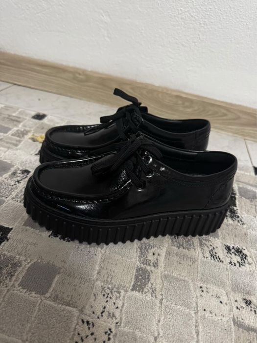 Обувки Clarks Signature, Естетвена кожа