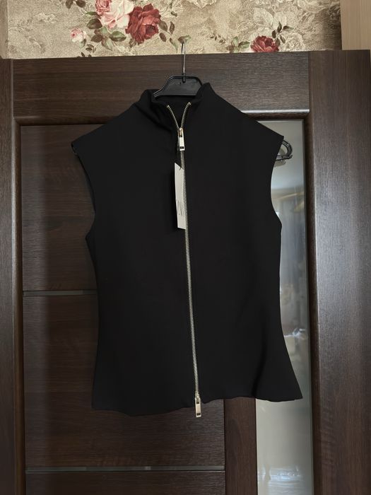 Новая трикотажная желетка