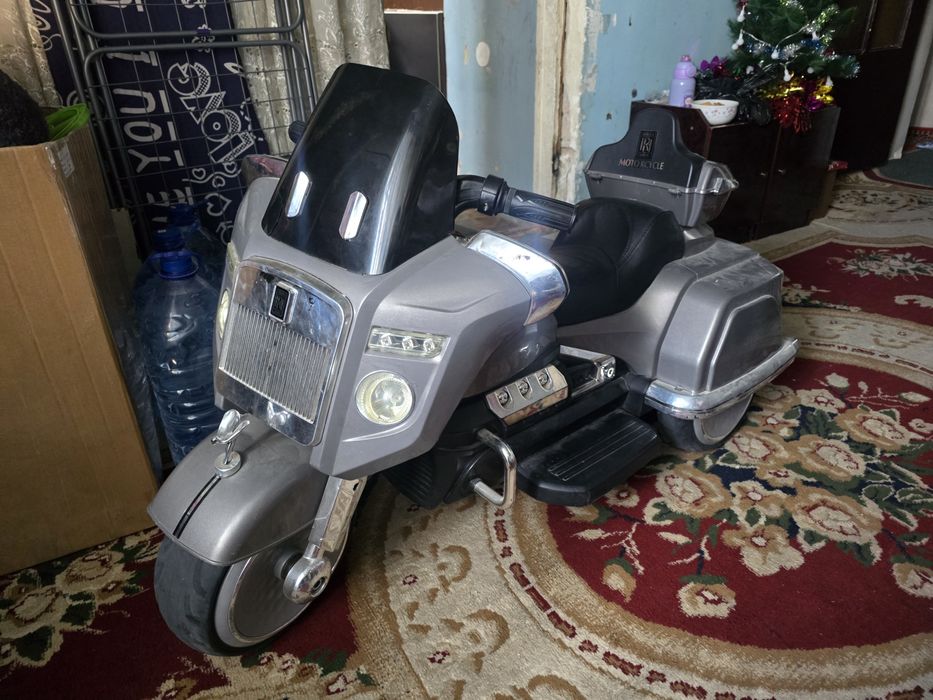 Продается игрушечный мотоцикл