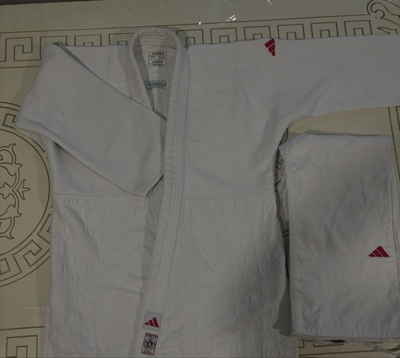 Продается Кимано Для дзюдо Adidas Champion 3 red