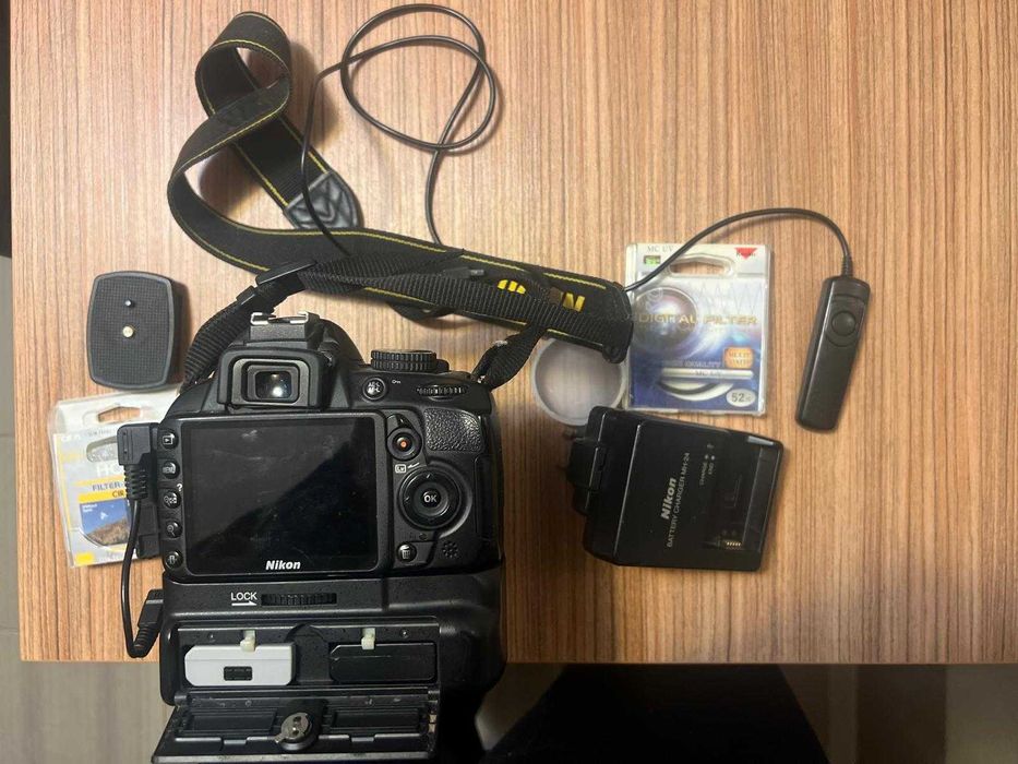 Aparat foto Nikon D3100 + grip, obiectiv 18-55mm