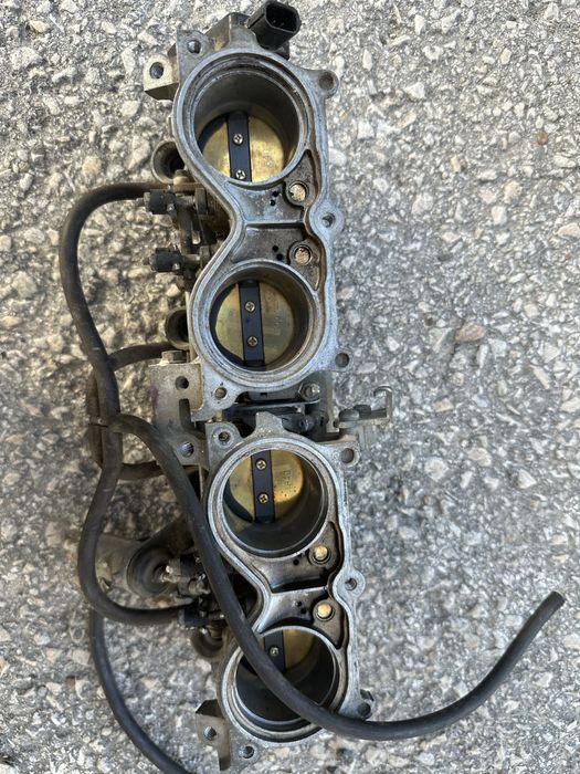 Продавм останали части от два броя Honda cbr 600rr 2003-2004