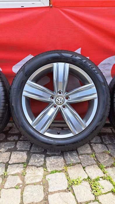 Оригинални джанти Фолксваген 19 цола гуми 235 50 19 Pirelli