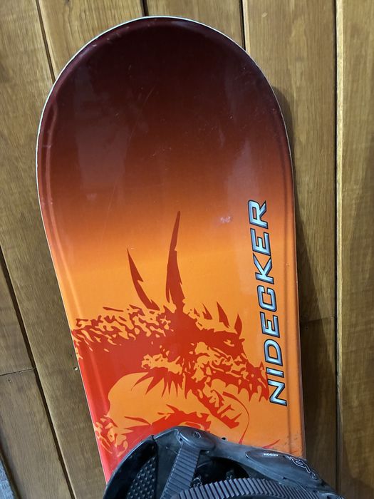 Snowboard Nidecker 140 cm + legaturi