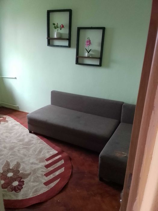 Apartament cu trei camere de vanzare.
