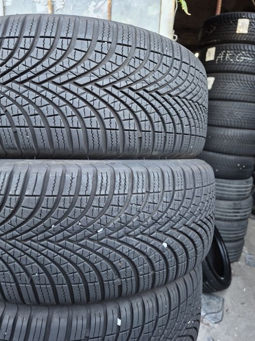 4бр. 215 55 17 Dunlop всесезонни.