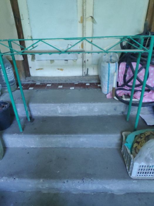 Подставки под цветы +  горный камень ( для ландшавного дизайна ). ( СС