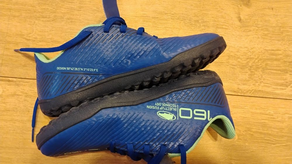 Vând pantofi fotbal copii 35