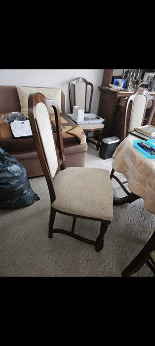 Маса със седем стола (антикварни)