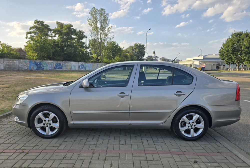 ***   Sköda   Octavia 2   Benzină   Highline   ***