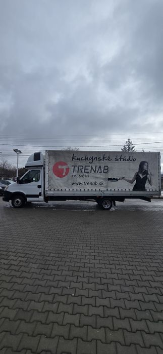 Iveco daily 50c15 6.2m se conduce cu B cu contract.