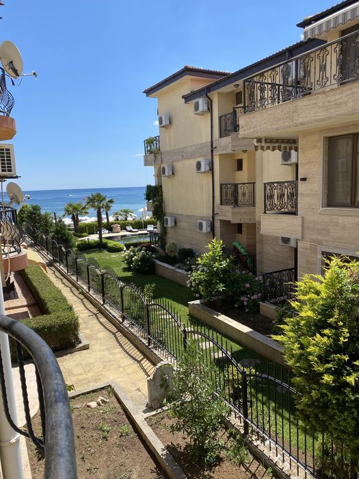 Студио в  Созопол,плаж Каваци, първа линия!