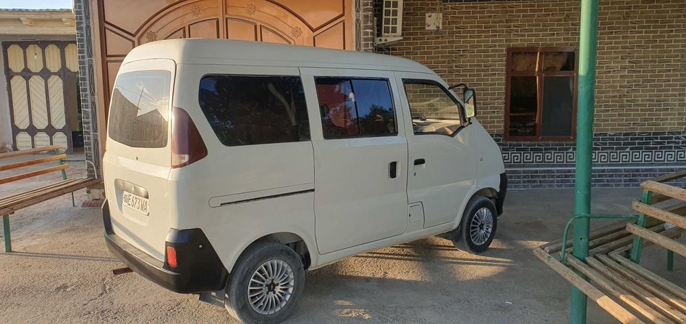 Moshina sotiladi 2007 yil