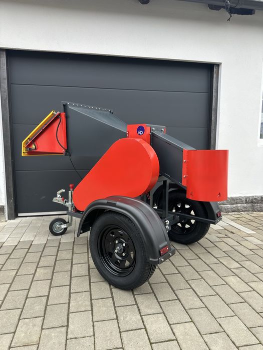 Tocător crengi TB90 PRO pe benzină tractabil profesional