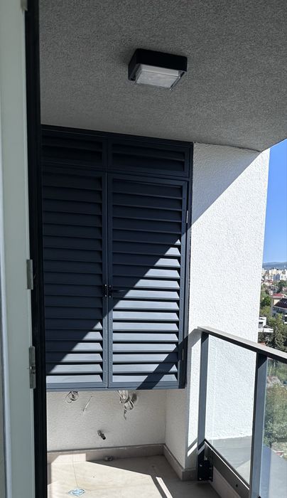 Метални врати за затваряне на ниша