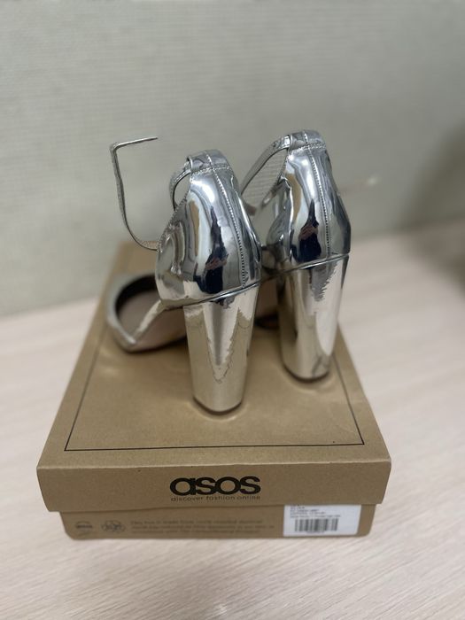 Туфли на каблуке