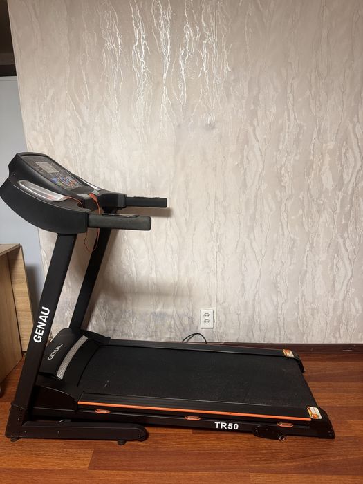 Продам беговую дорожку Genau TR50