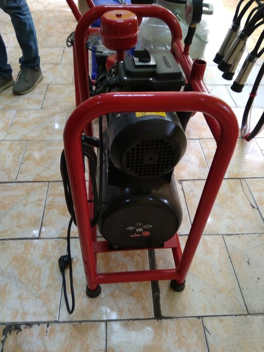 Доильный вакуумный насос..