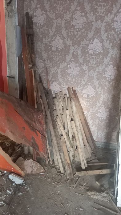 Отдам доски и дрова.