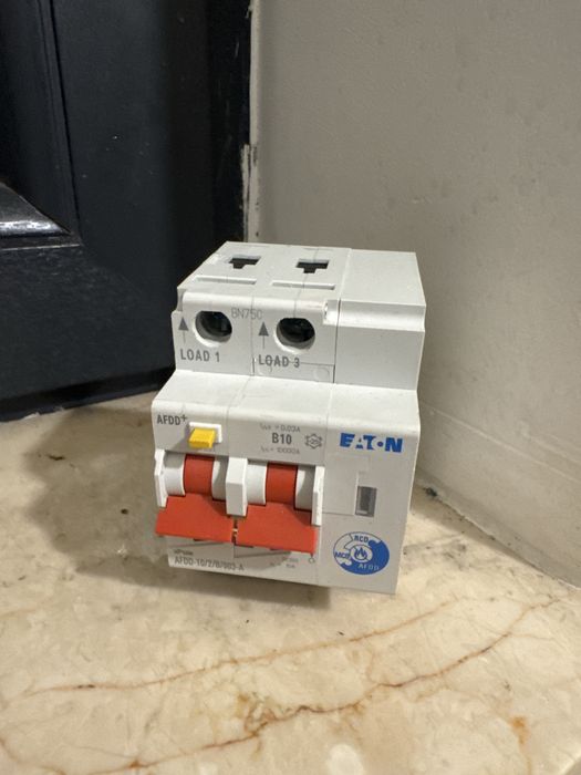 Întrerupător automat AFDD+RCBO Eaton B10