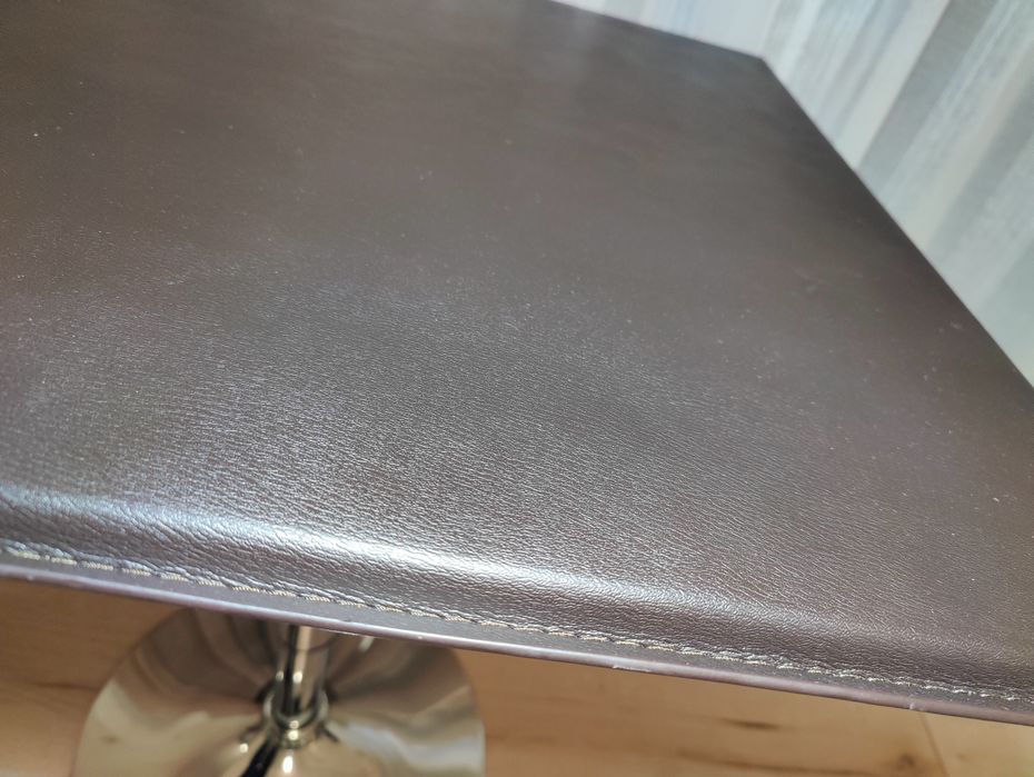 Masă de bar cu înălțime reglabilă, 65 - 90 cm, design deosebit