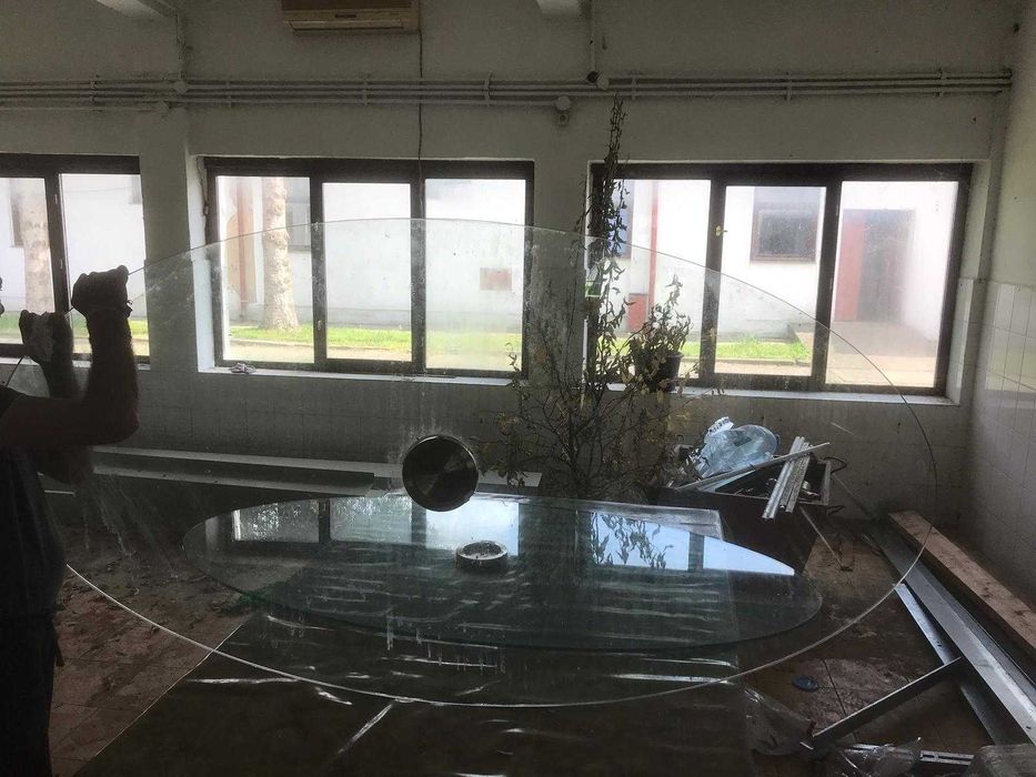 Blaturi ovale de sticla securizata pentru mese