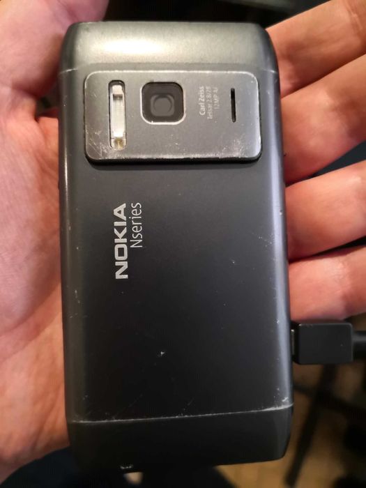 Телефон Nokia N8