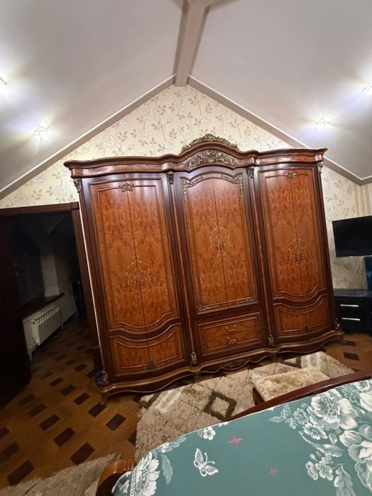 Продам почти новую спальный гарнитур