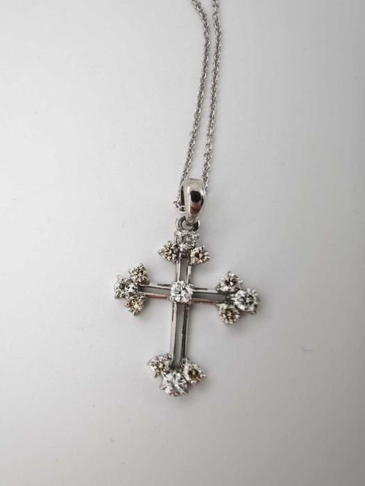 Colier cruciulita 18k diamante naturale