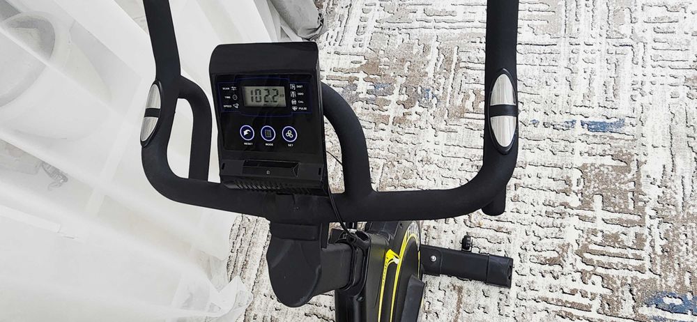 Велотренажер профиссиональный ,спорттивный