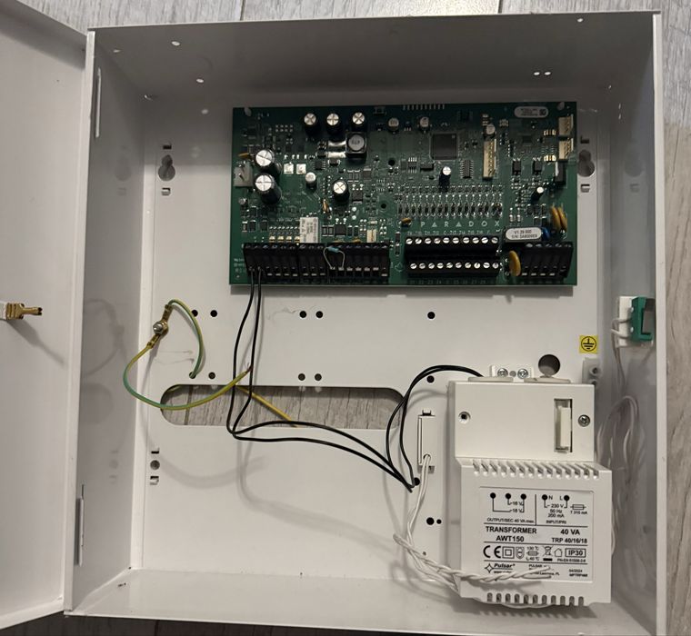 Sistem Alarmă Paradox SP7000+, tastatura TM70,modul IP