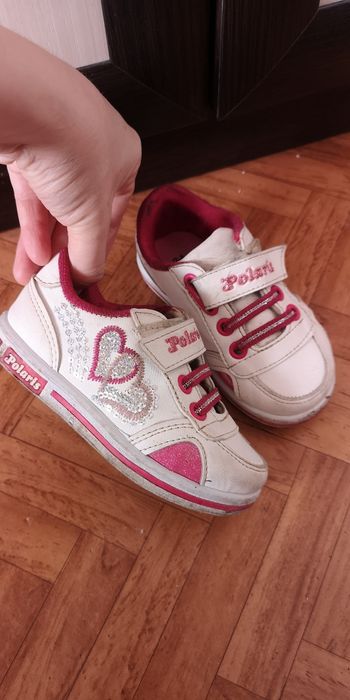 Продам много разной обуви  на девочку