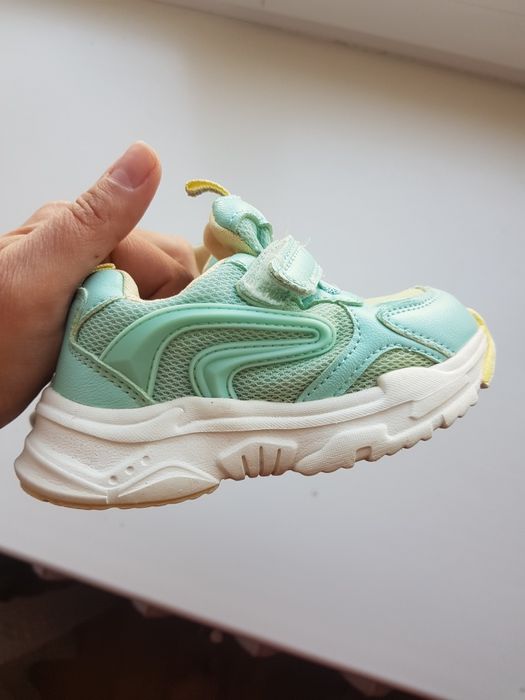 Кроссовки детские