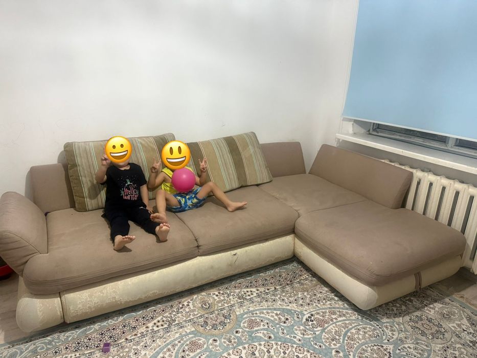 Диван гостиной...