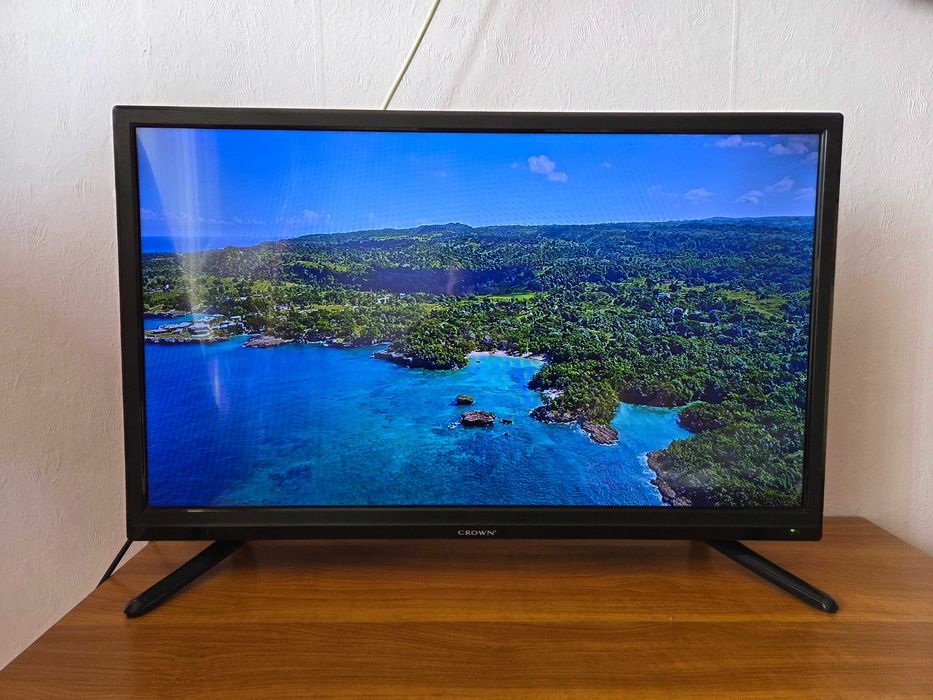 Телевизор Crown 32 инча LCD HD Ready
