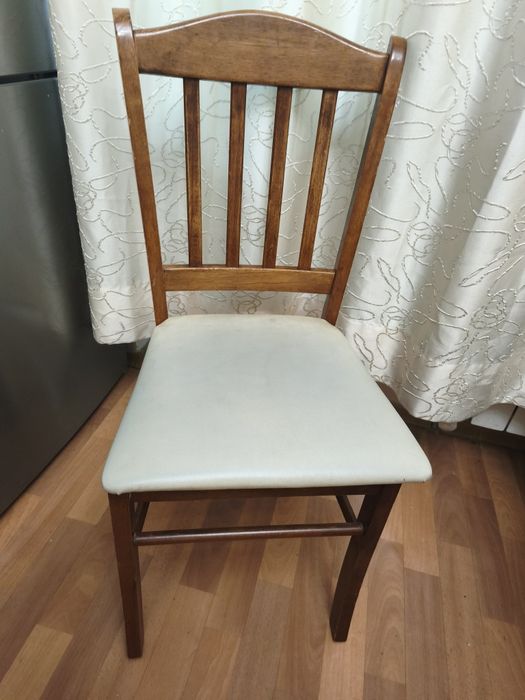 Продам стулья деревянные 4 шт