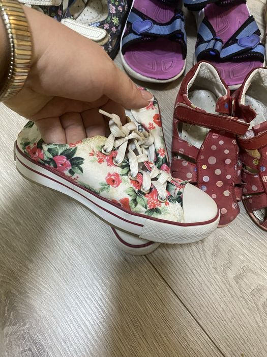 Сандали на девочку 25,29,30