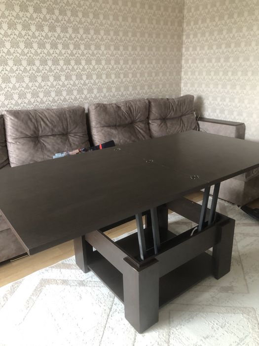 Продам стол раздвижной.