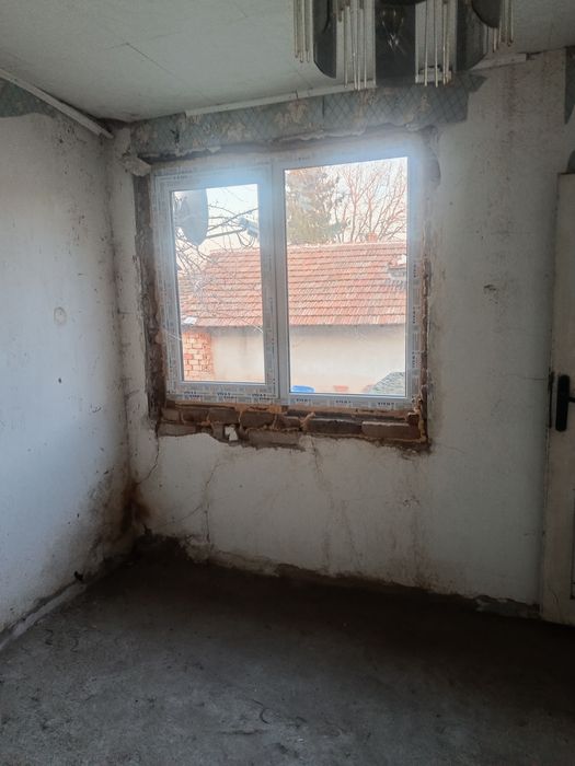 Продава се къща в град Тръстеник