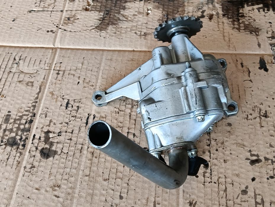 Маслена помпа Mercedes Sprinter OM646 6111810201
