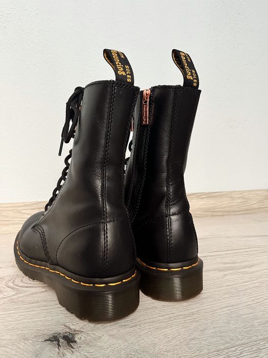 Vând ghete Dr. Martens, mărimea 37