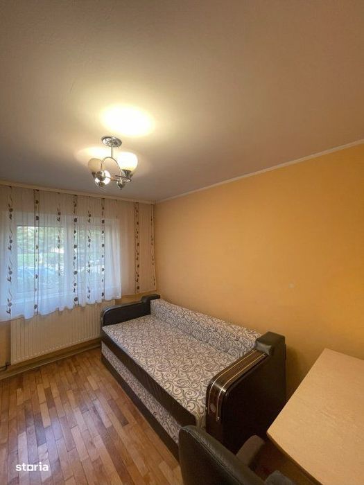 Apartament de vanzare, cu 3 camere decomandat, 68 mp, parter, zona Pas