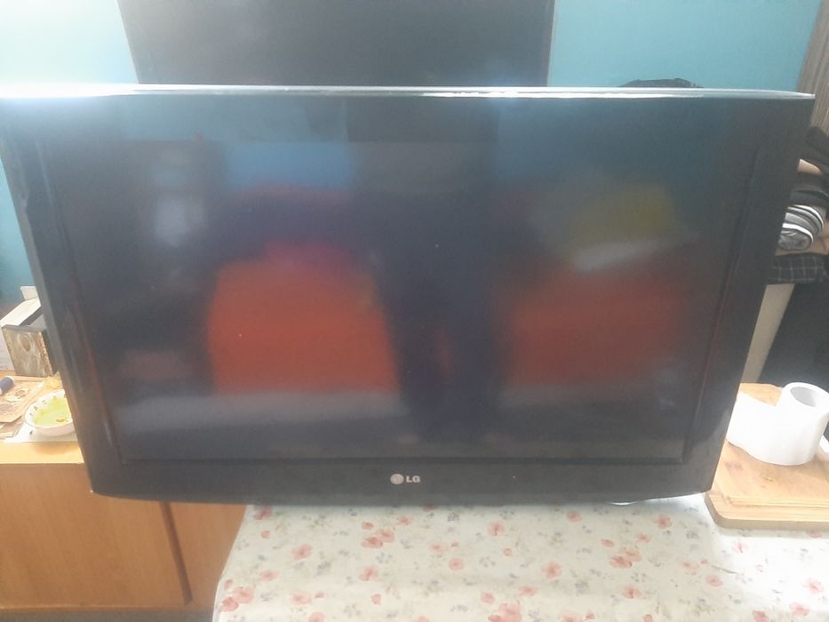 TV LCD LG vând 81